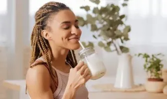 Dagliga proteinbehov för kvinnor och kalorifattiga, proteinrika livsmedel